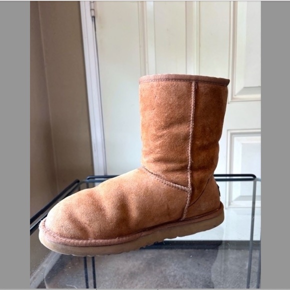 UGG Classic Short II Pull-On Suede Boots in Chestnut EUC/sz 9 - Picture 3 of 12